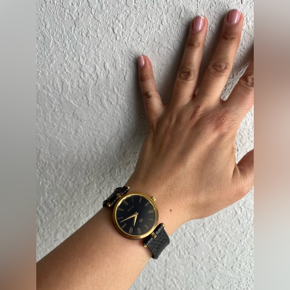 Gucci 2000M stacked Black and Gold Men's Watch - Picture 13 of 15